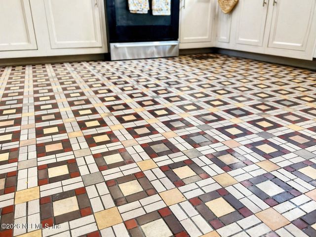 53 W 10TH Street, Jacksonville, FL 32206