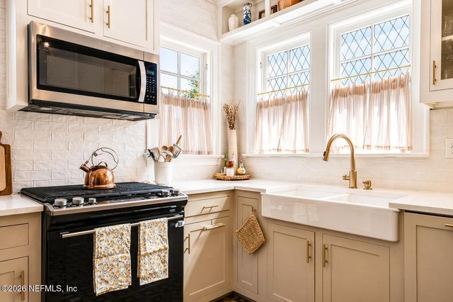 53 W 10TH Street, Jacksonville, FL 32206