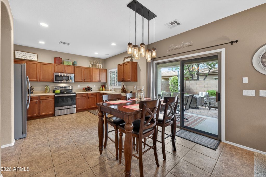 Image 12 of property listing at 1060 E Redwood Drive, Chandler, AZ 85286