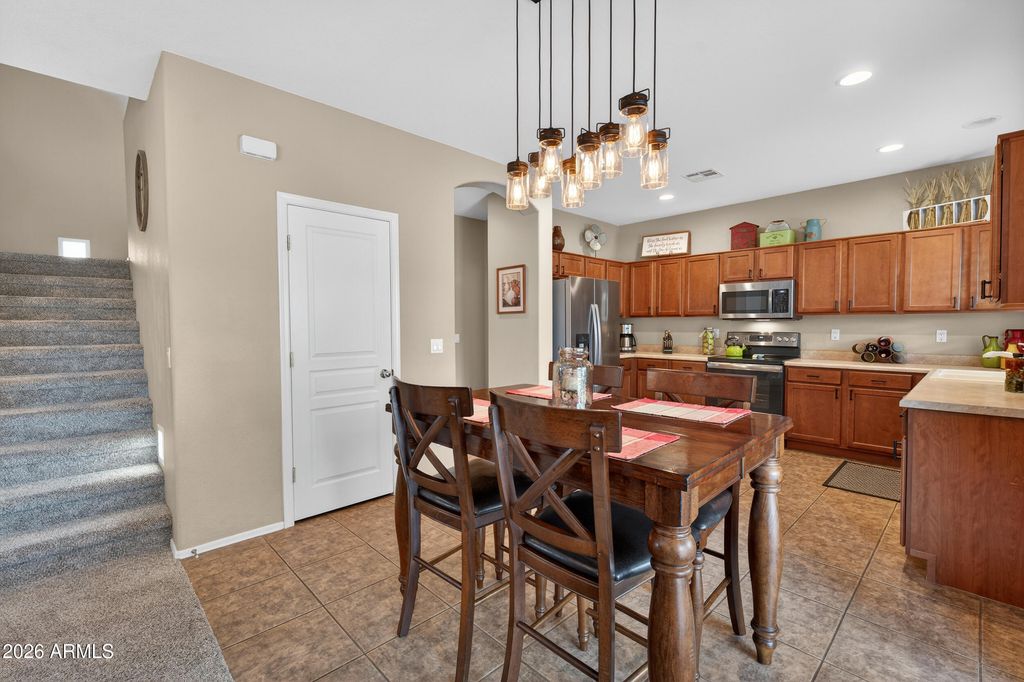 Image 13 of property listing at 1060 E Redwood Drive, Chandler, AZ 85286