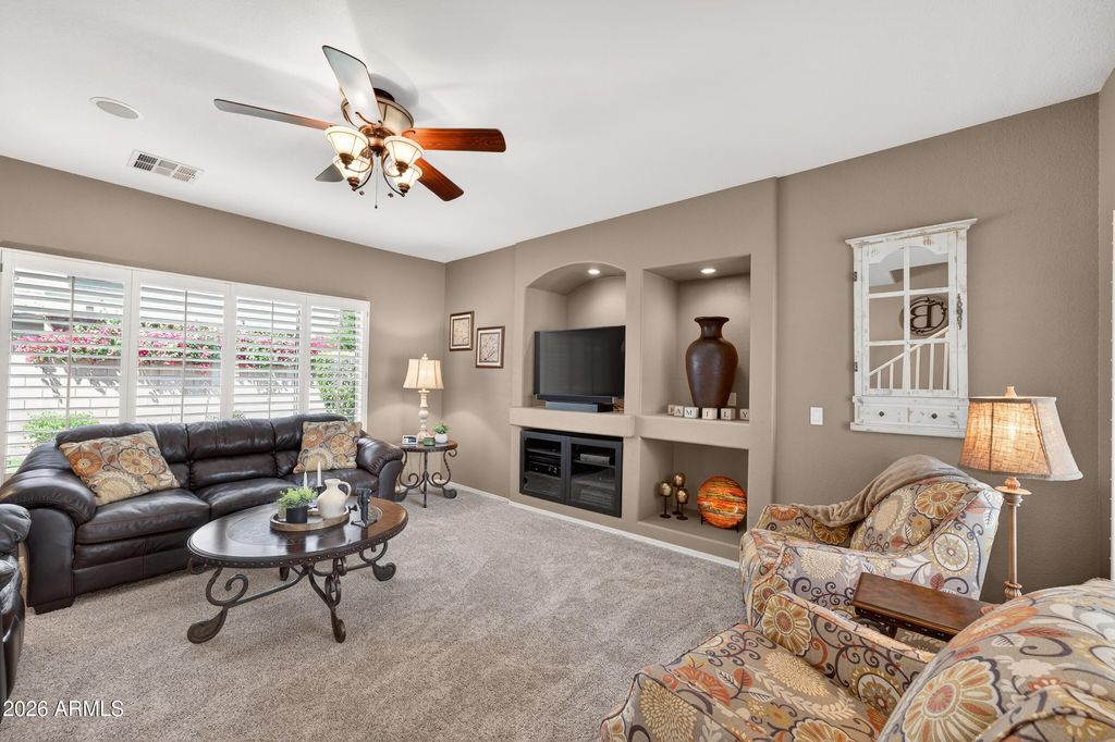 Image 2 of property listing at 1060 E Redwood Drive, Chandler, AZ 85286