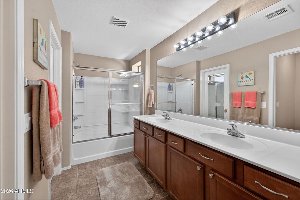 Image 22 of property listing at 1060 E Redwood Drive, Chandler, AZ 85286