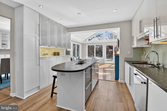 6514 WINNEPEG RD, Bethesda, MD 20817