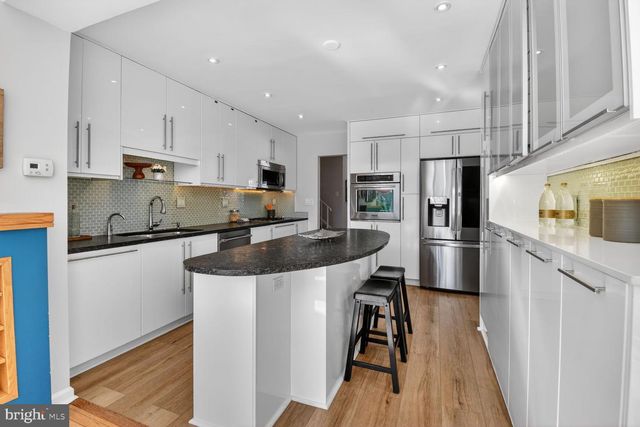 6514 WINNEPEG RD, Bethesda, MD 20817