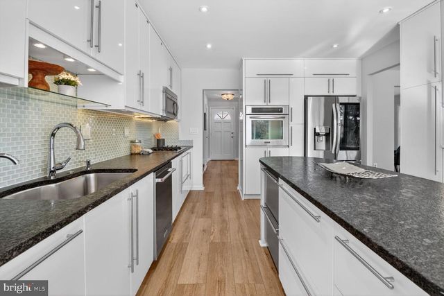 6514 WINNEPEG RD, Bethesda, MD 20817