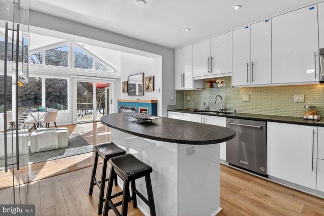 6514 WINNEPEG RD, Bethesda, MD 20817