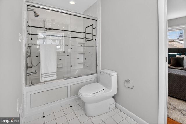 6514 WINNEPEG RD, Bethesda, MD 20817