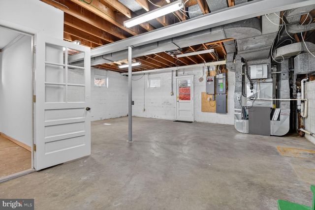 6514 WINNEPEG RD, Bethesda, MD 20817