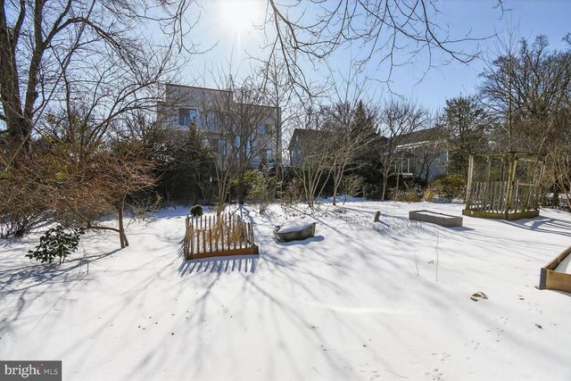 6514 WINNEPEG RD, Bethesda, MD 20817