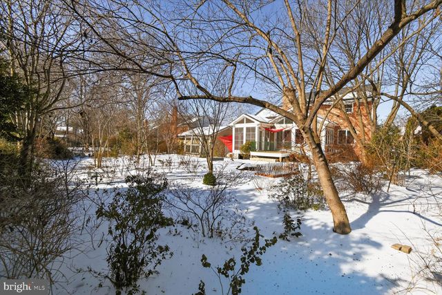 6514 WINNEPEG RD, Bethesda, MD 20817