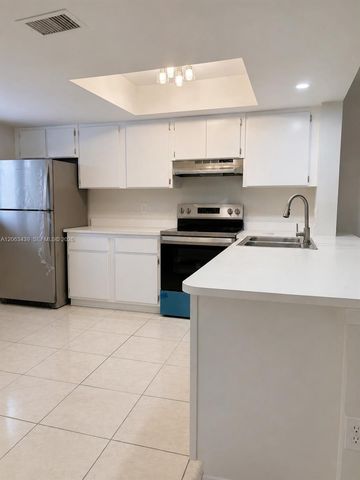 106 Palm Beach Trace Drive 106, Royal Palm Beach, FL 33411
