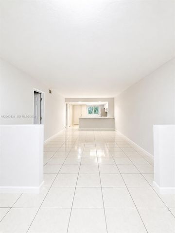 106 Palm Beach Trace Drive 106, Royal Palm Beach, FL 33411