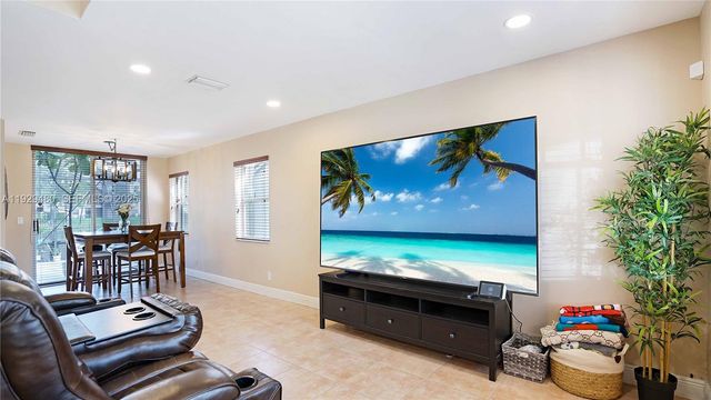 10717 NW 12th Mnr, Plantation, FL 33322