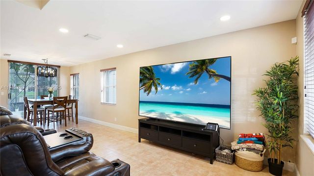 10717 NW 12th Mnr, Plantation, FL 33322