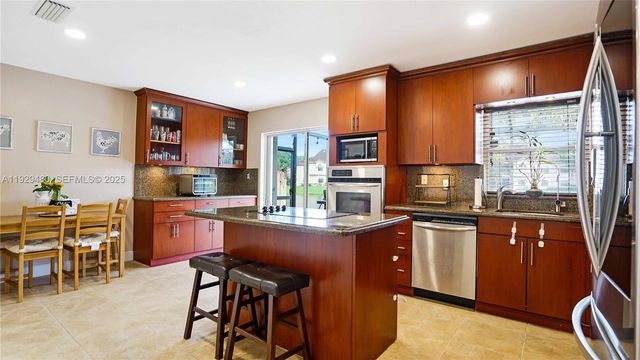 10717 NW 12th Mnr, Plantation, FL 33322