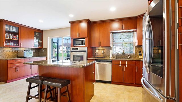 10717 NW 12th Mnr, Plantation, FL 33322