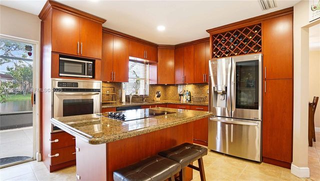 10717 NW 12th Mnr, Plantation, FL 33322