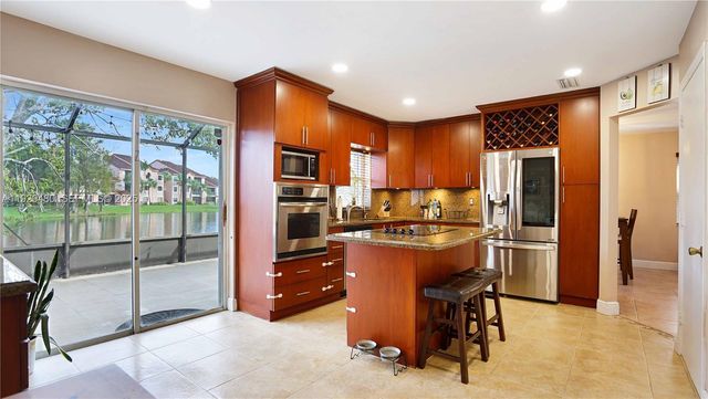 10717 NW 12th Mnr, Plantation, FL 33322