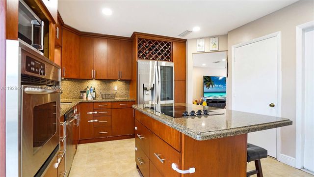 10717 NW 12th Mnr, Plantation, FL 33322