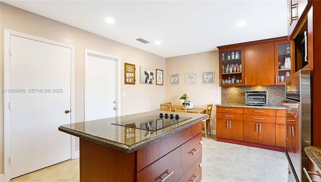 10717 NW 12th Mnr, Plantation, FL 33322