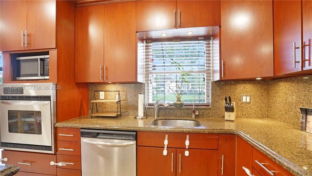 10717 NW 12th Mnr, Plantation, FL 33322