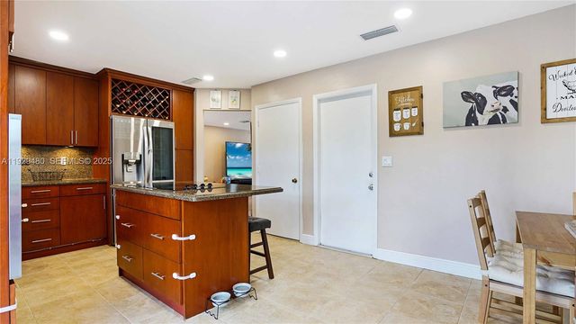 10717 NW 12th Mnr, Plantation, FL 33322