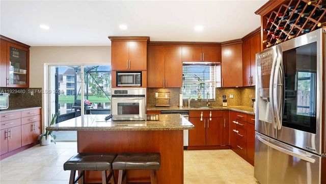 10717 NW 12th Mnr, Plantation, FL 33322