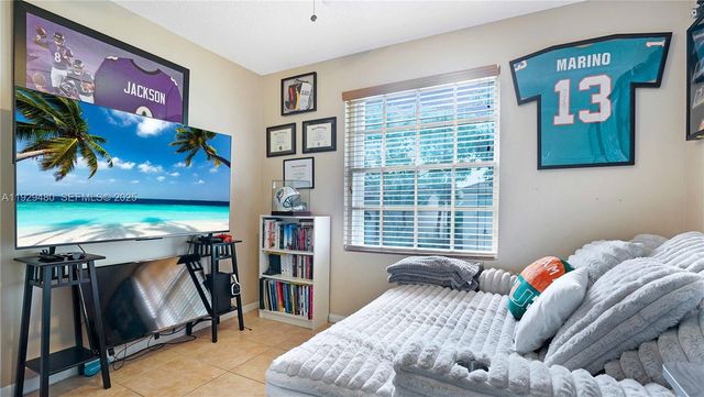 10717 NW 12th Mnr, Plantation, FL 33322