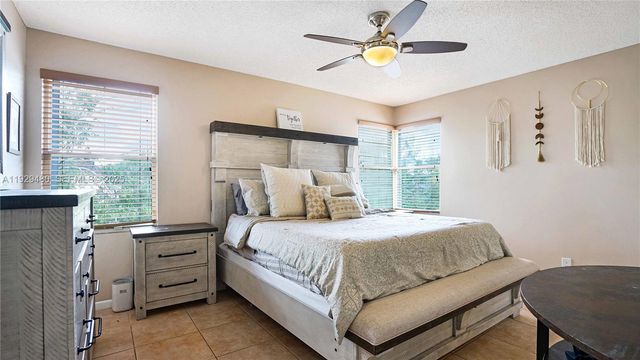 10717 NW 12th Mnr, Plantation, FL 33322