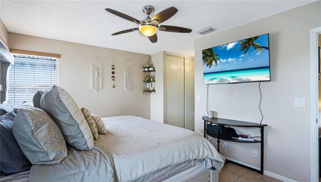 10717 NW 12th Mnr, Plantation, FL 33322