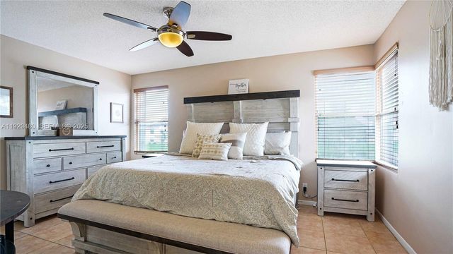 10717 NW 12th Mnr, Plantation, FL 33322