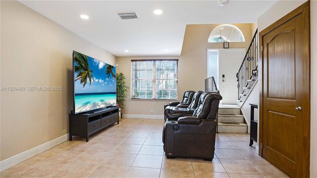 10717 NW 12th Mnr, Plantation, FL 33322