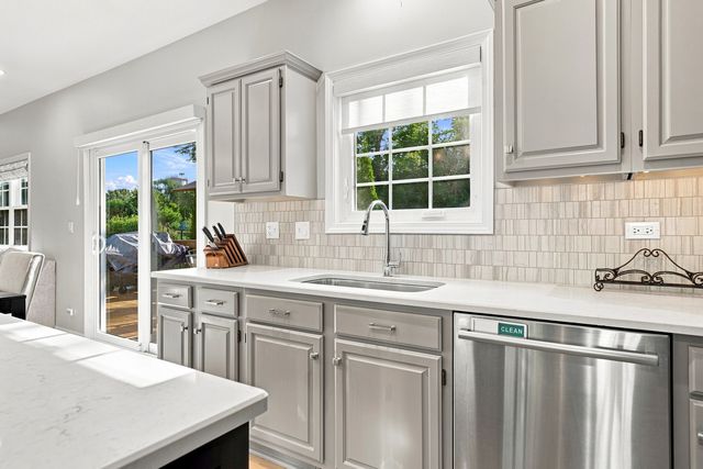 4527 Hatch Lane, Lisle, IL 60532