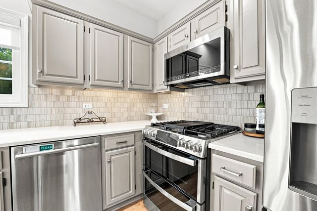 4527 Hatch Lane, Lisle, IL 60532