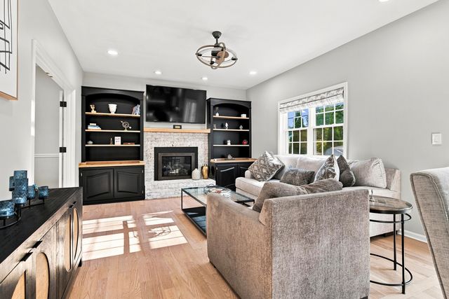 4527 Hatch Lane, Lisle, IL 60532