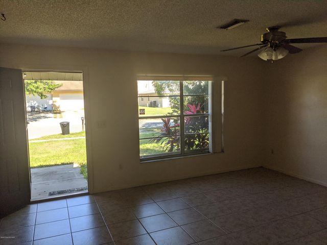 142 E Towne Place, Titusville, FL 32796