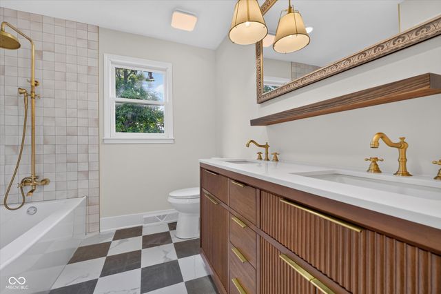 13832 Riverwood Way, Carmel, IN 46032