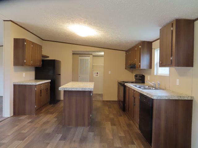 355 7th St, Tracy City, TN 37387