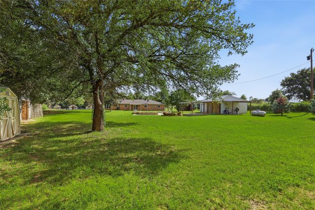 101 Pleasant Valley Lane, Weatherford, TX 76087