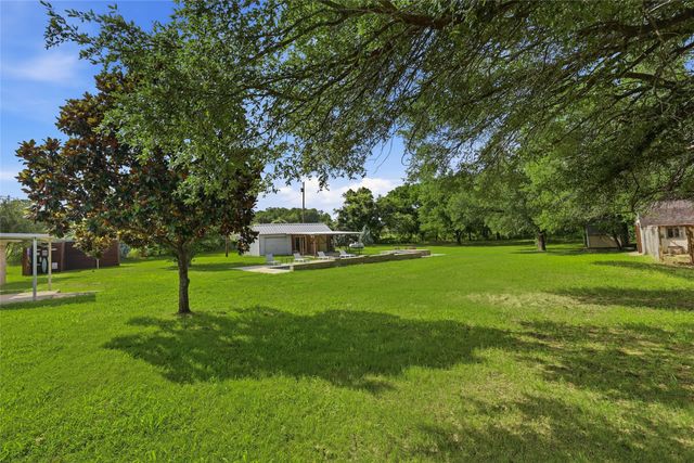101 Pleasant Valley Lane, Weatherford, TX 76087