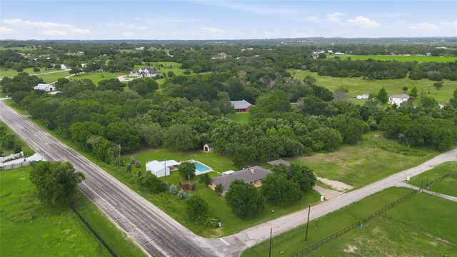 101 Pleasant Valley Lane, Weatherford, TX 76087
