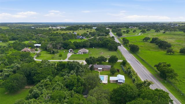 101 Pleasant Valley Lane, Weatherford, TX 76087