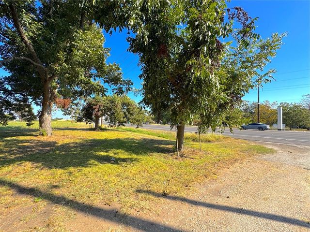 4213 N Main ST, Taylor, TX 76574