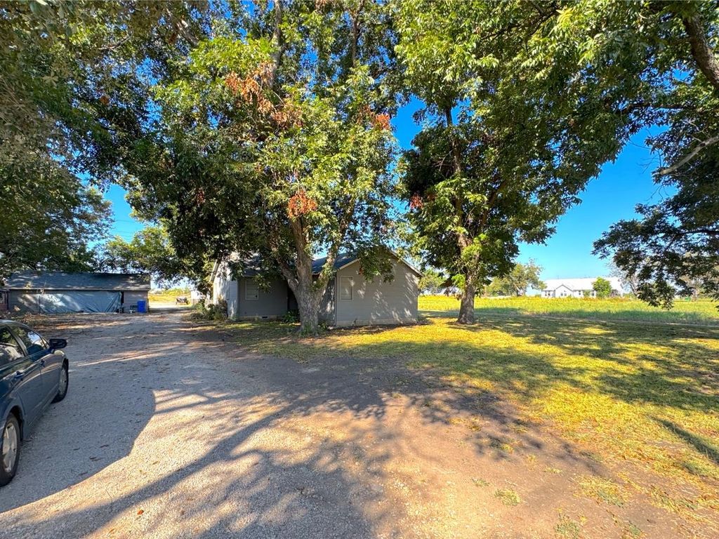 4213 N Main ST, Taylor, TX 76574