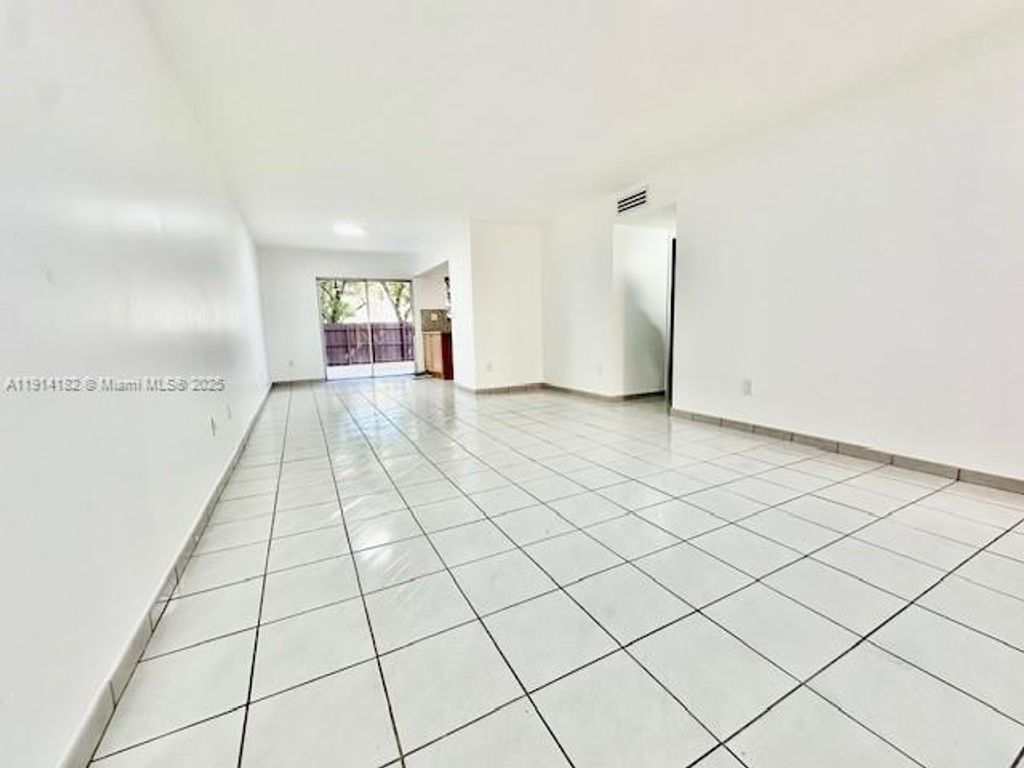 10851 SW 2nd St K106, Sweetwater, FL 33174