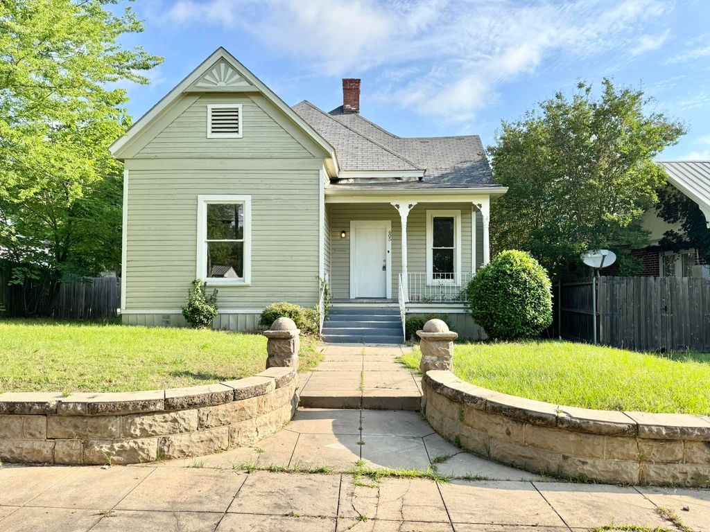 605 E Rusk St., Marshall, TX 75670