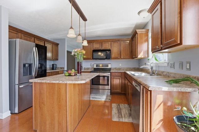 8008 Streamside Dr, Mount Juliet, TN 37122