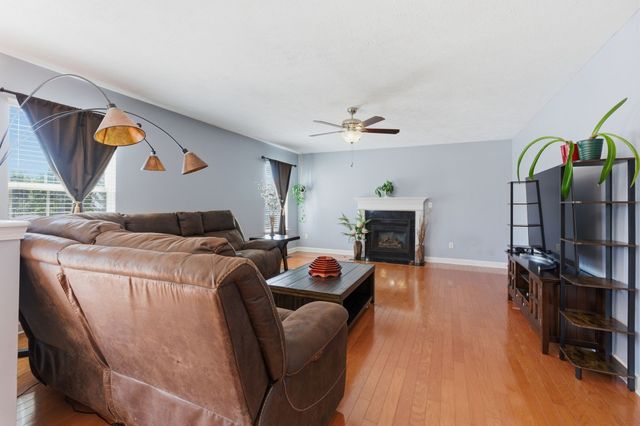 8008 Streamside Dr, Mount Juliet, TN 37122