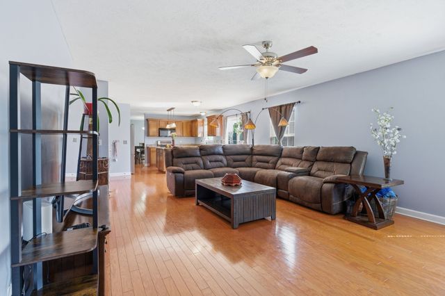 8008 Streamside Dr, Mount Juliet, TN 37122