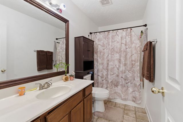 8008 Streamside Dr, Mount Juliet, TN 37122